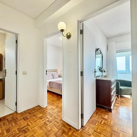 180 View In Spacious With Wifi * Loulé